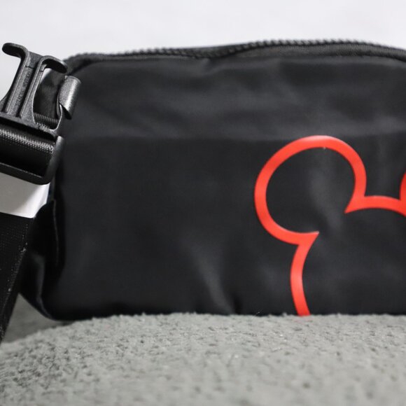 Disney x Lululemon Everywhere Belt Bag Black Mickey Mouse 1L Fanny Pack NW - Picture 2 of 11